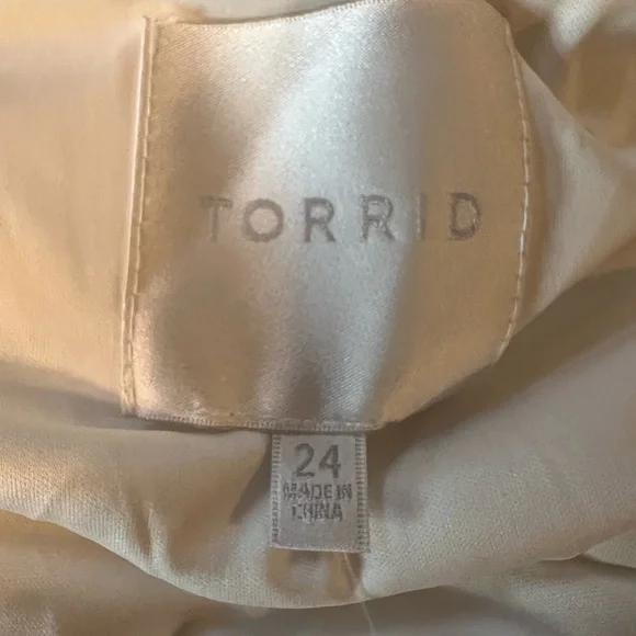 NWT Torrid Special Occasion Ivory Embroidered Hi-Lo
Dress Size 24 Wedding Bridal - Picture 13 of 16